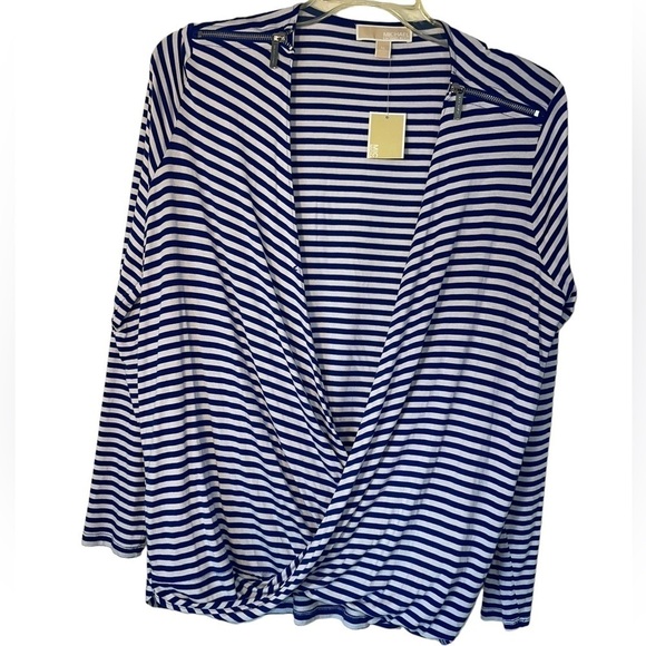 NWT Michael Kors Wrap front blouse. Size XL Lomg sleeve, hook front closure - Picture 2 of 9